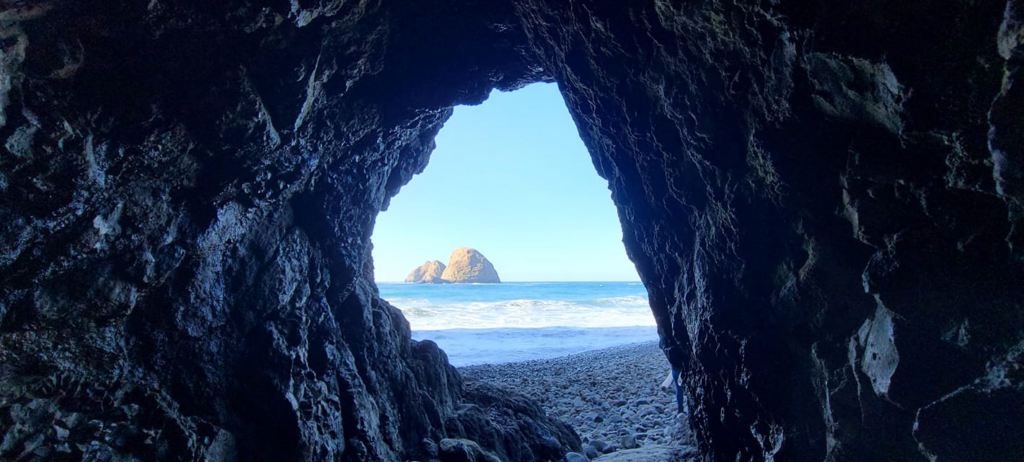 Explore The Unique Tunnel Beach On The Oregon Coast