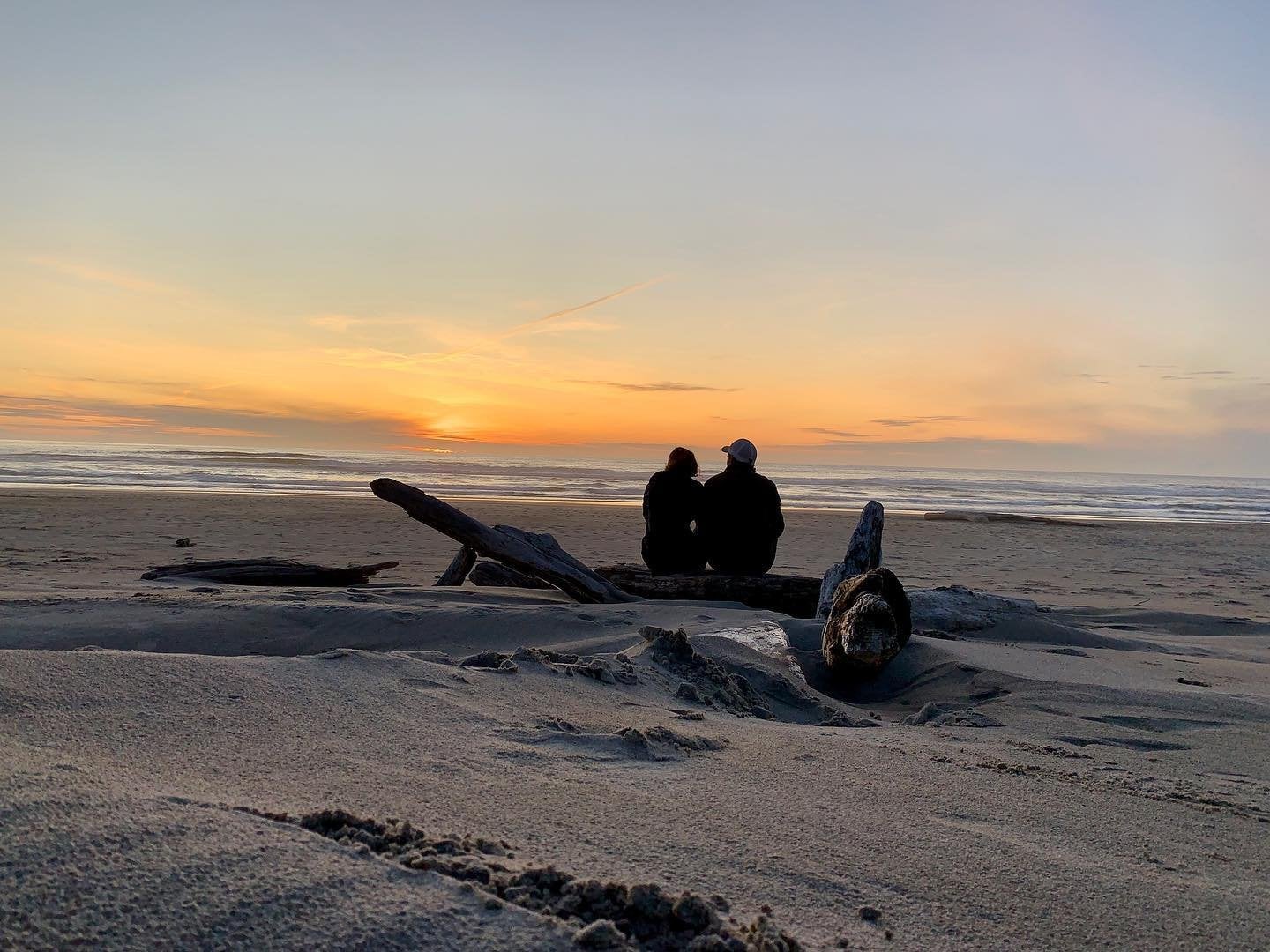 Sunset on the beach at Nehalem Bay State Park, one of the Oregon Coast campgrounds compared in this guide