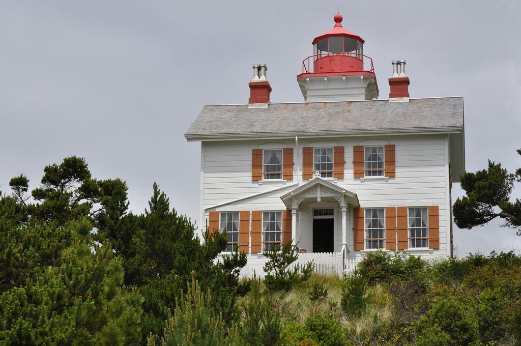 yaquina bay lighthouse