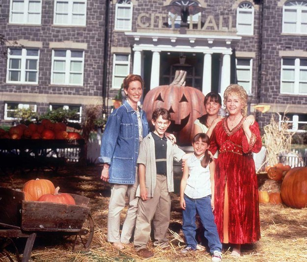 Halloweentown: An Oregon Town That Celebrates Halloween All Month ...