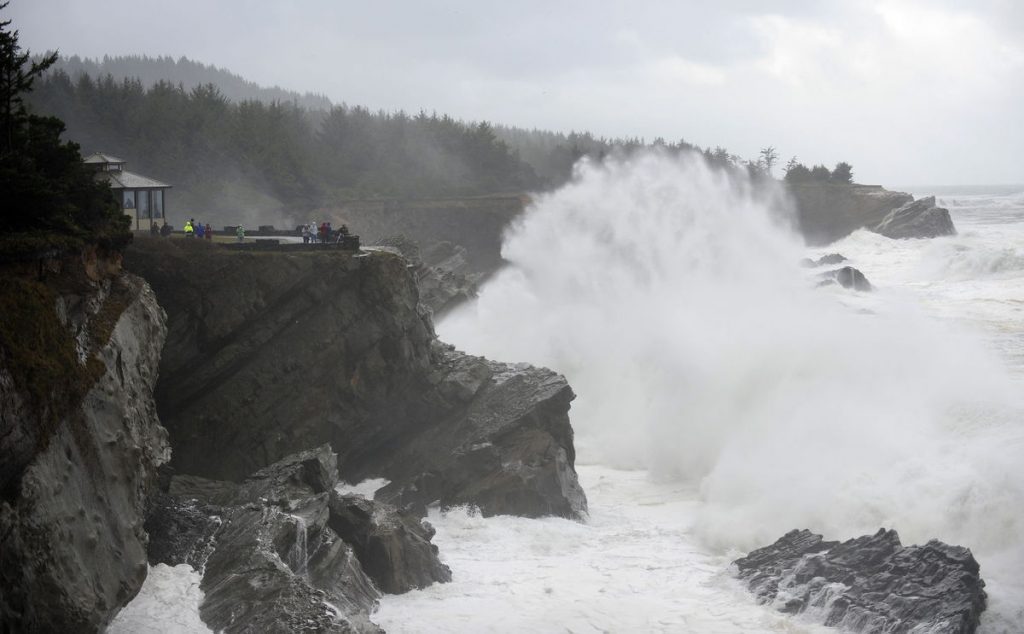 Hurricane force winds up to 85 mph predicted to slam Oregon coast