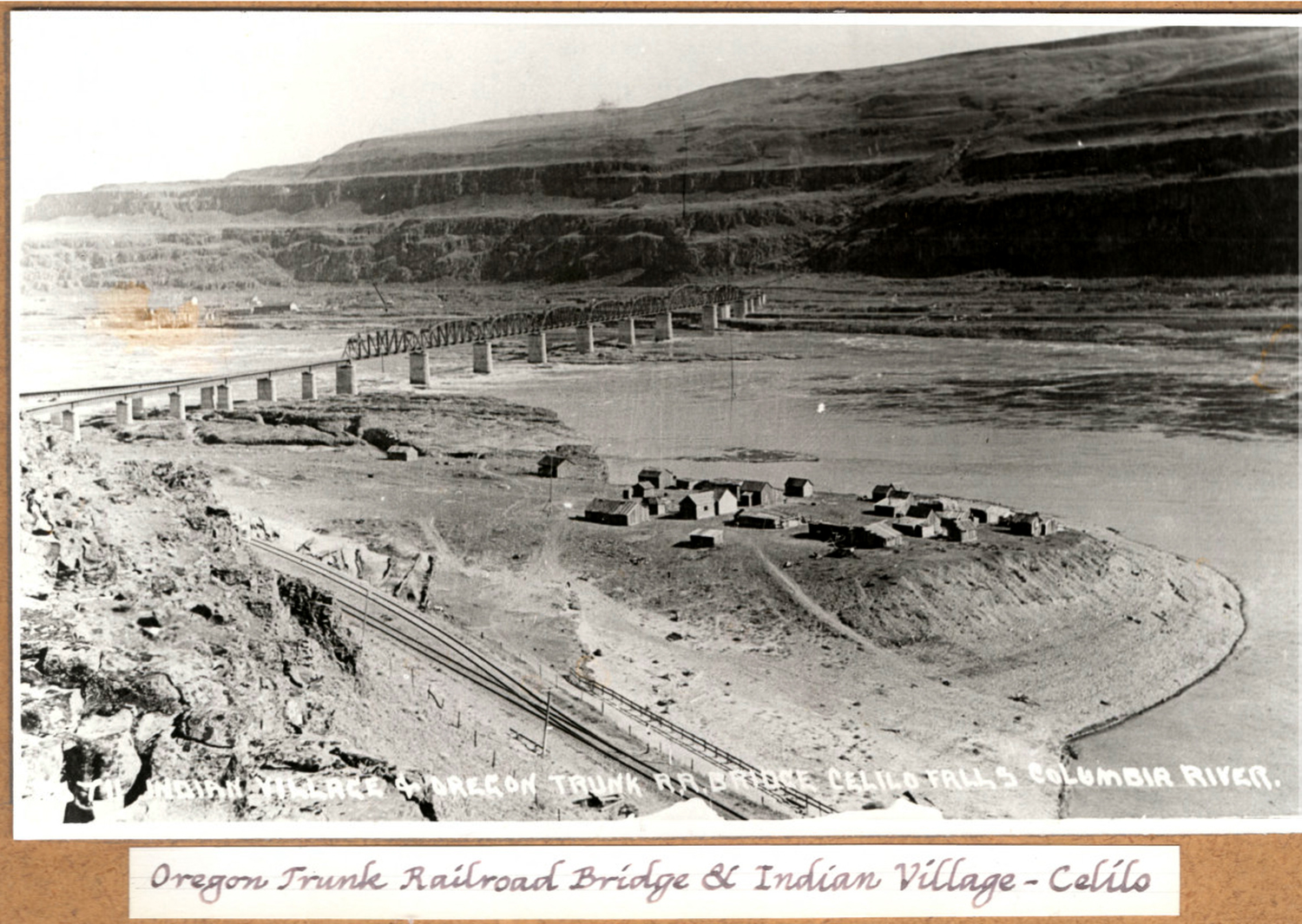 The busy industrial town of Robinette, on the banks of the Snake River, in the mid-1950s. (Image: Baker County Library)