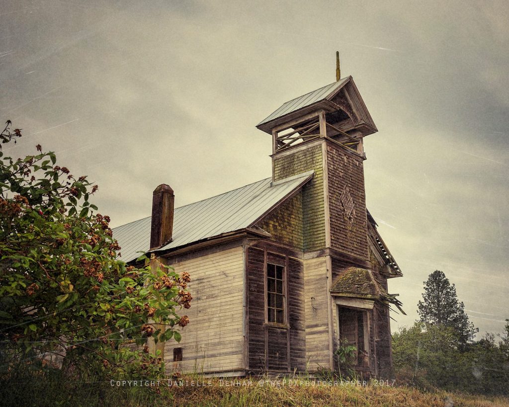 26 Historic Oregon Schoolhouses Still Standing Today