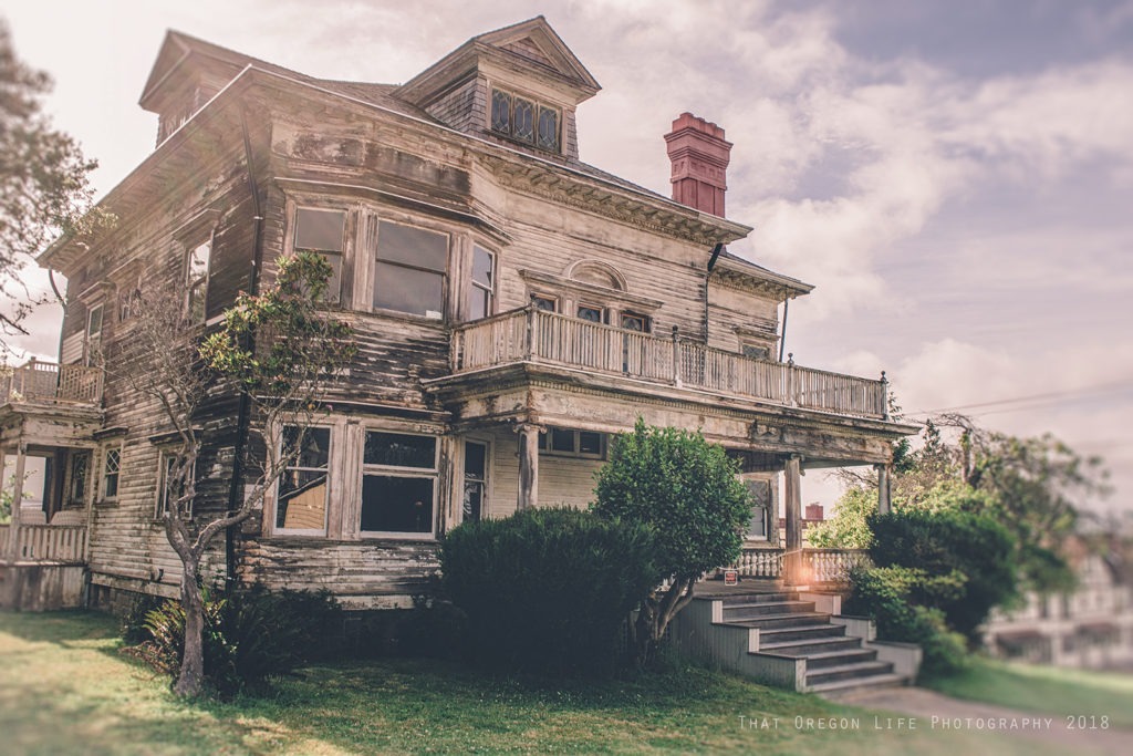 The Flavel House On The Oregon Coast Has A Haunting History