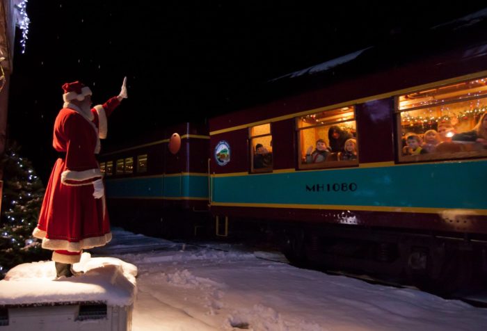 4 Enchanting Oregon Holiday Train Rides You Won’t Want To Miss