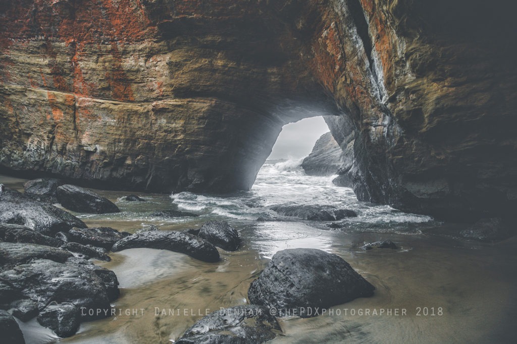 devil's punchbowl oregon