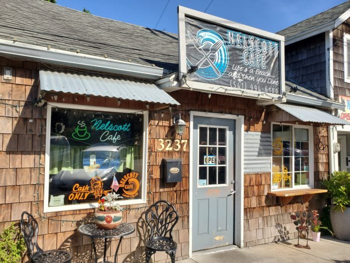 The Nelscott Cafe in Lincoln City Has Cinnamon Rolls to