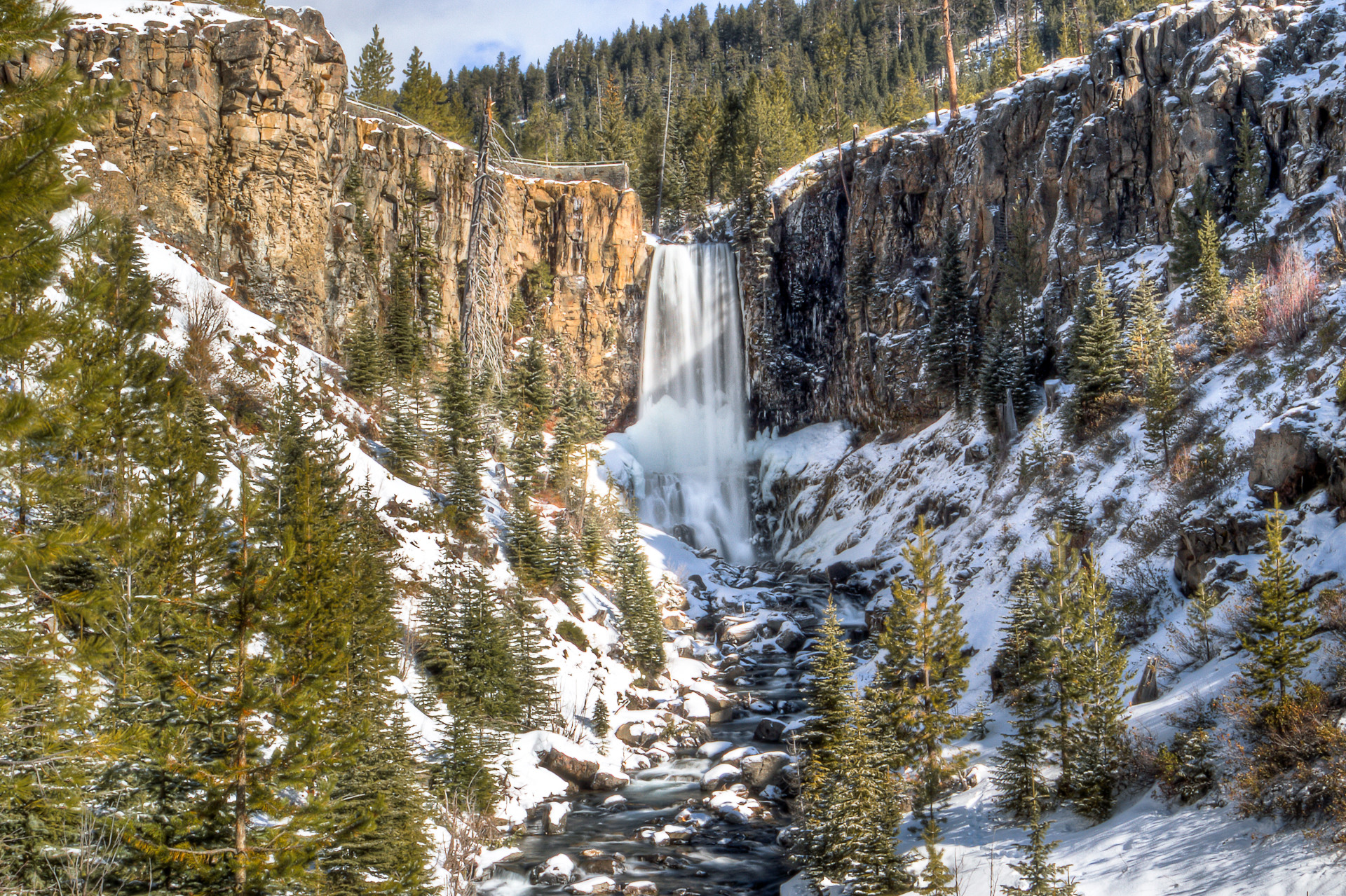 Hiking Tumalo Falls: A Beautiful Waterfall in Central Oregon