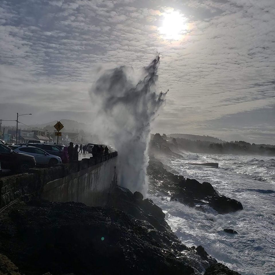 AweInspiring Images of Oregon King Tide Waves