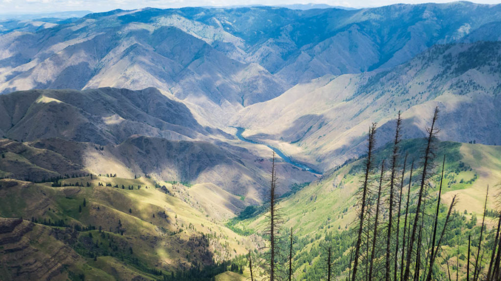 A sweeping view of the canyon and river from Hat Point.