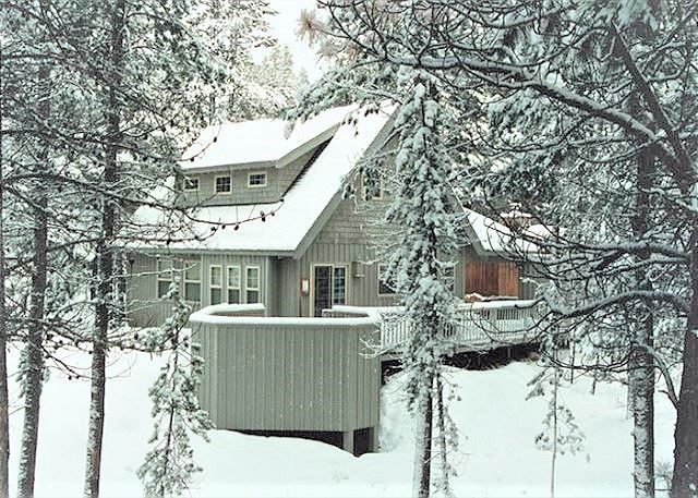 Fully Immerse Yourself Into This Magical Oregon Cabin Surrounded