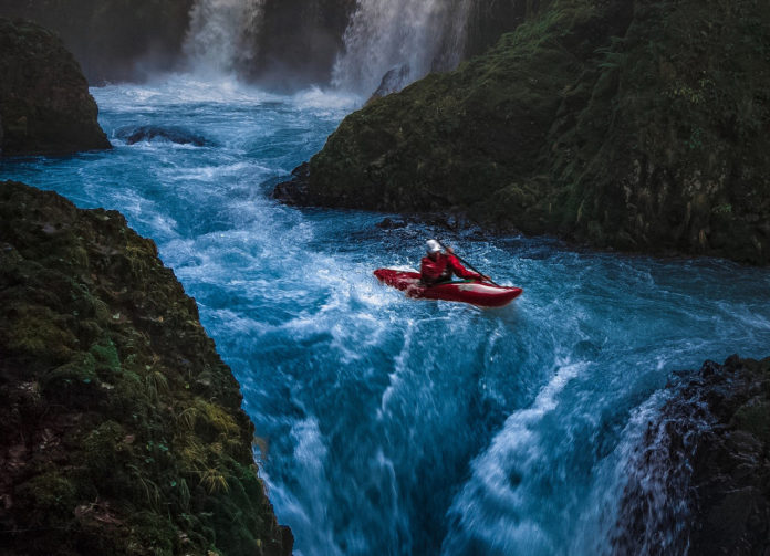 extreme oregon kayaking waterfalls