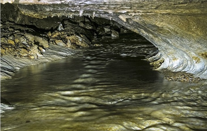 lava tube tour bend oregon