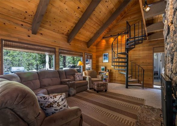 Stay In The Cutest Little Cabin This Fall In Sunriver Oregon