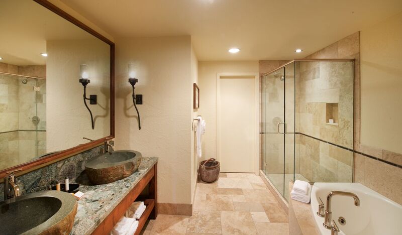 A luxurious bathroom at Salishan Coastal Lodge