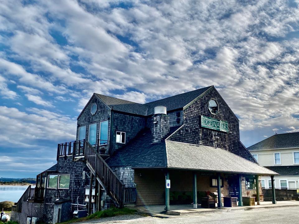 12 Best Seafood Restaurants on the Oregon Coast With Spectacular Views