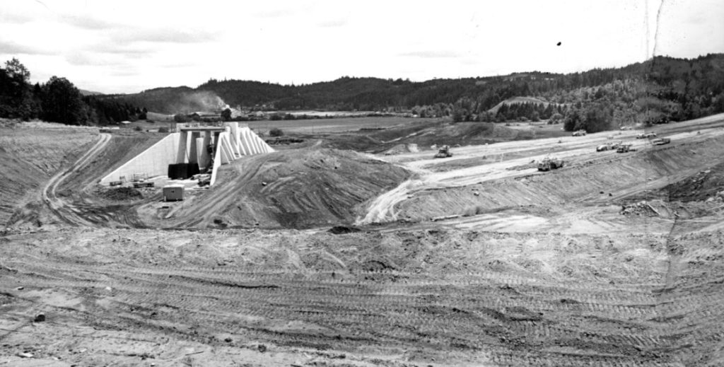 scoggins valley dam construction spillway