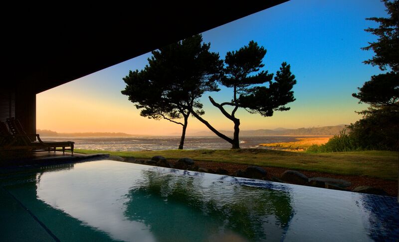 Oregon Coast Spa Getaways - The night view of the spa at Salishan.