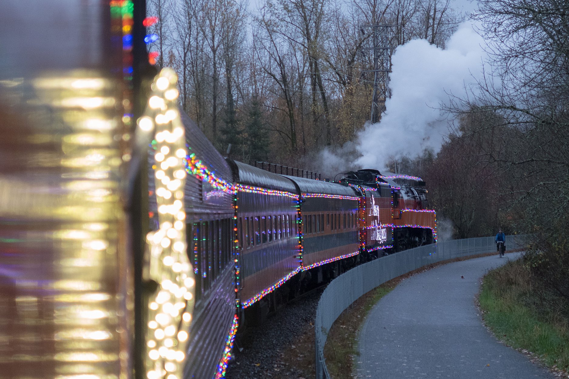 You Won't Want To Miss These Enchanting Oregon Holiday Train Rides In