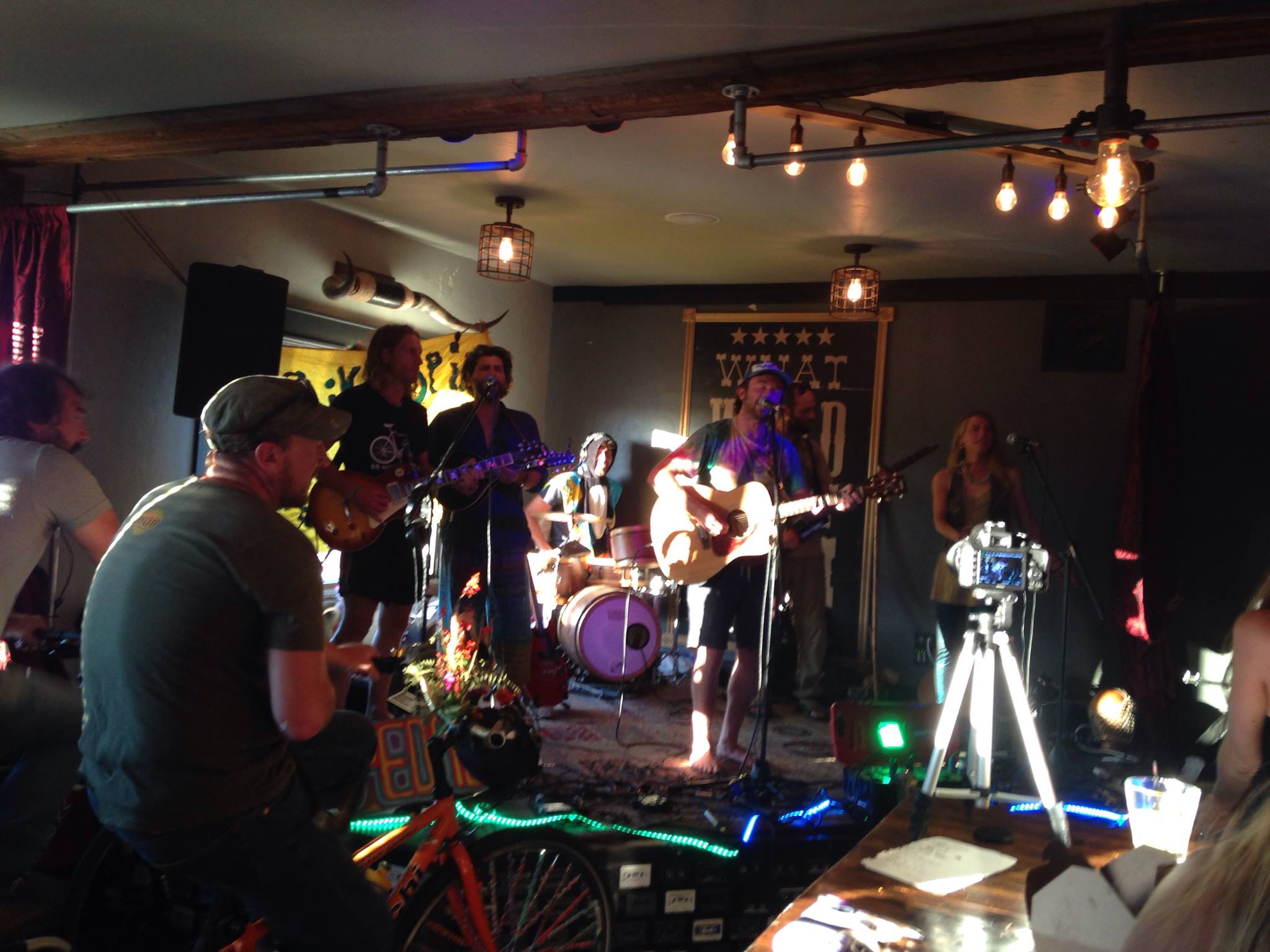 Photo of live music being played inside Zolas Brookings Oregon