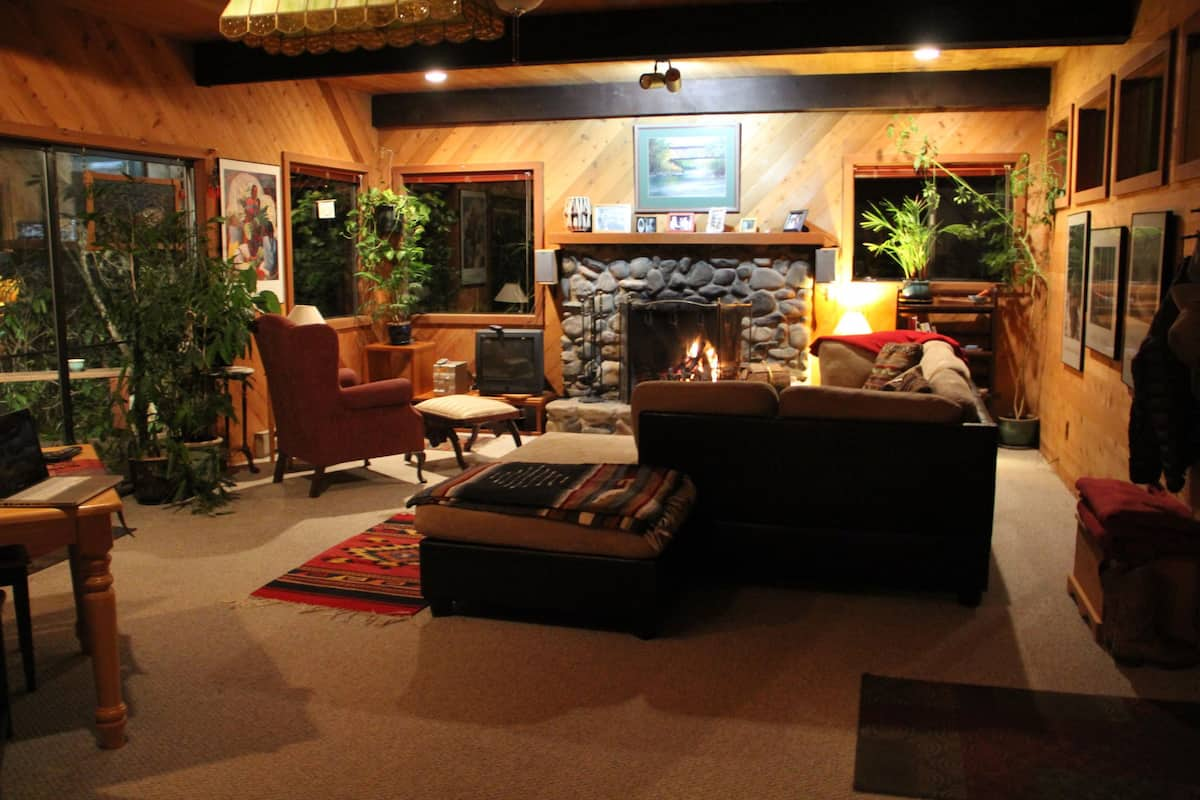 Interior of a Cabin near Eugene Oregon cottage grove airbnb