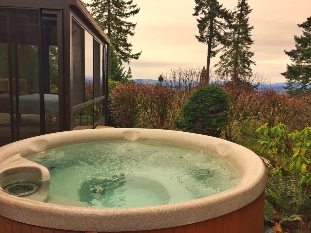 Rental Cabin near Eugene Oregon with hot tub