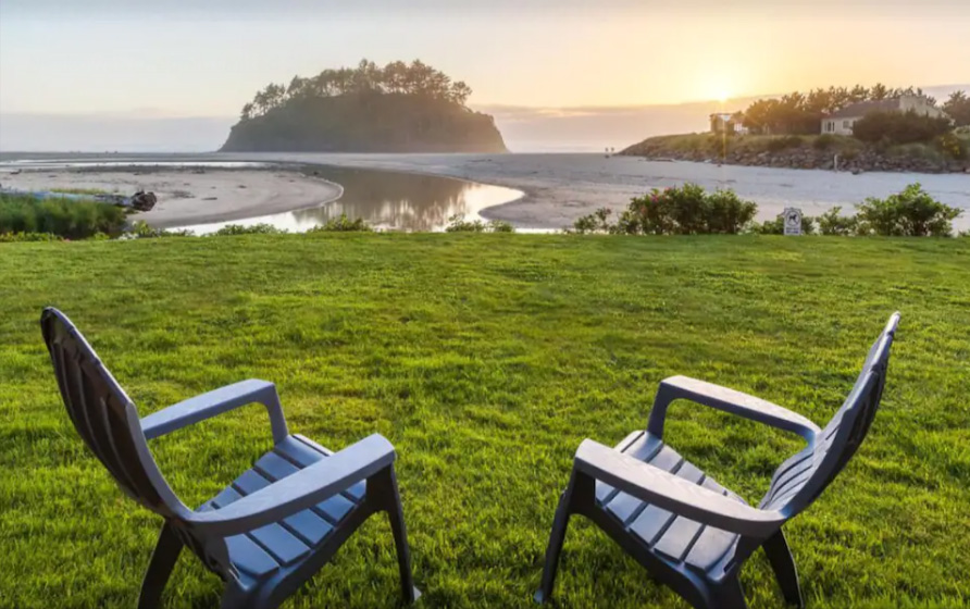 Stay In These 5 Adorable Homes On The Oregon Coast With A View