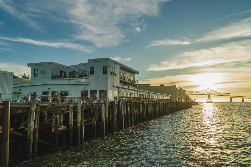 bowline hotel astoria oregon