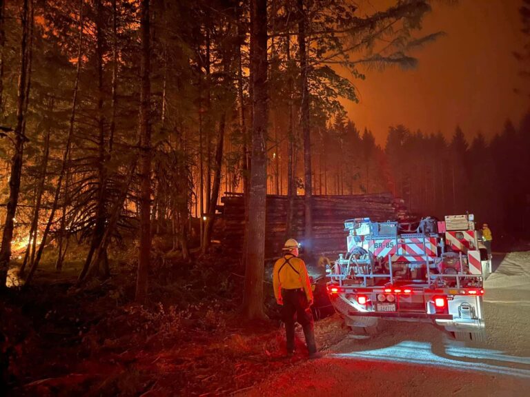 Cedar Creek Fire 0 Contained Forces Evacuations Over Weekend 0655