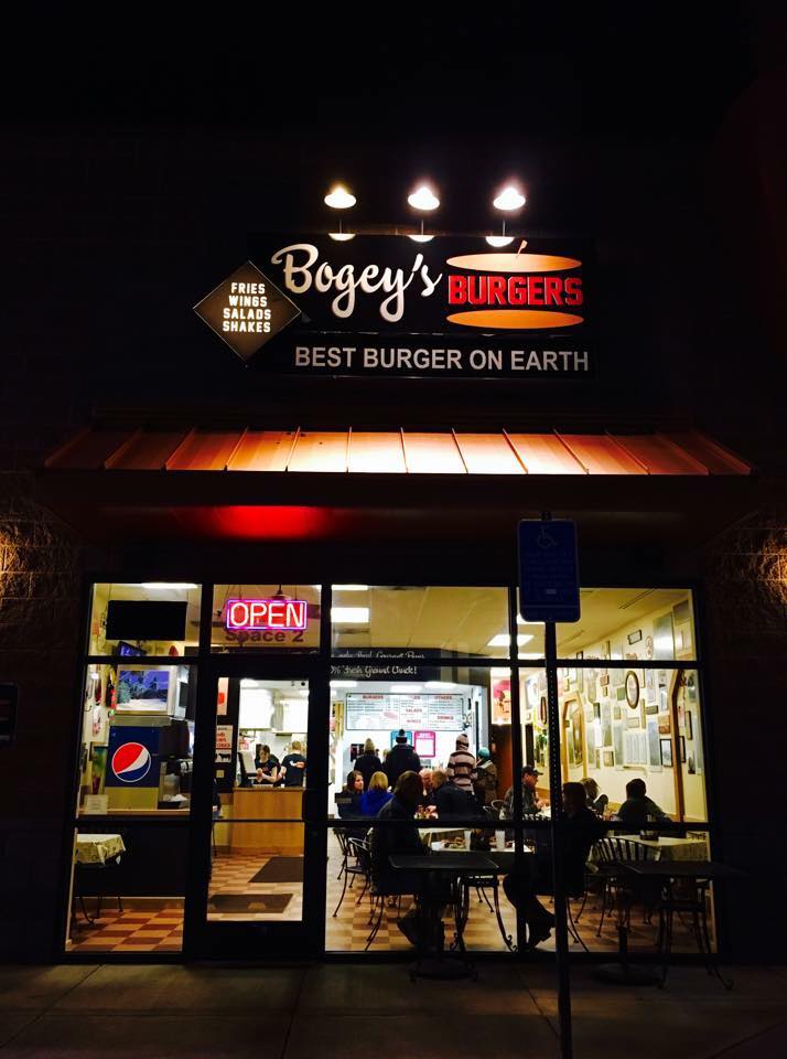 Bogey's Burgers exterior night time