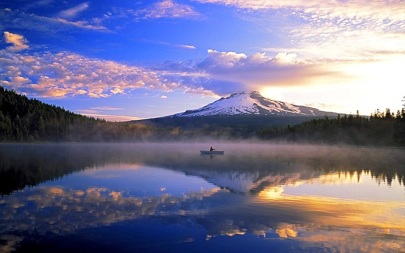 Trillium Lake at sunset with Mount Hood behind it.