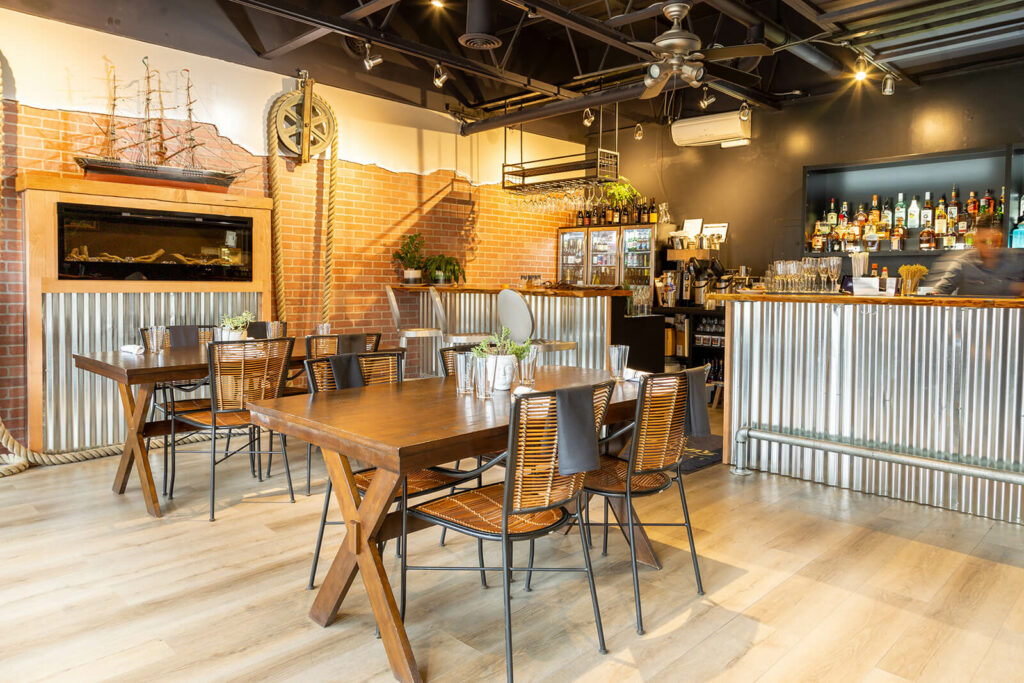 Oshen's Chophouse interior bar area