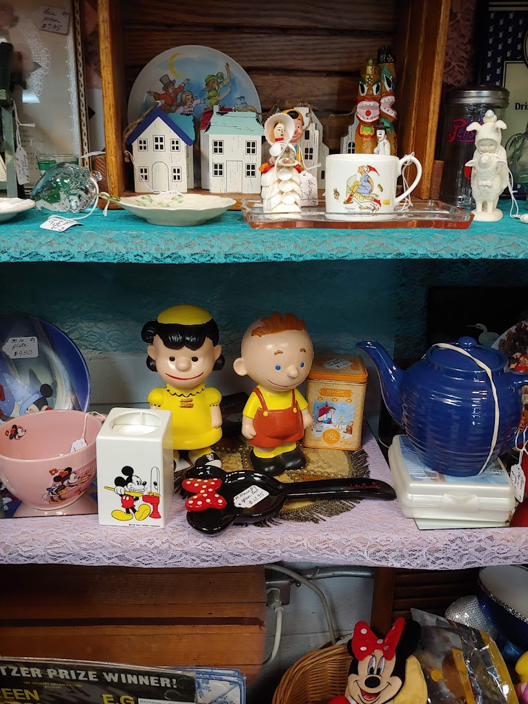 Peanuts knickknacks