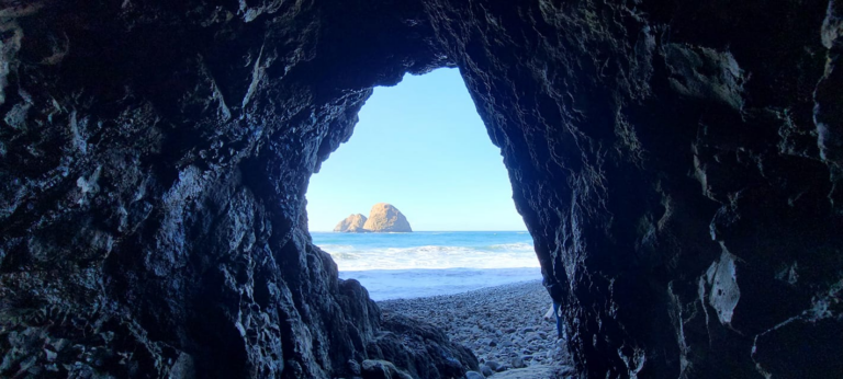 There’s a Beach in Oregon You Can Only Reach by Walking Through a Cliff