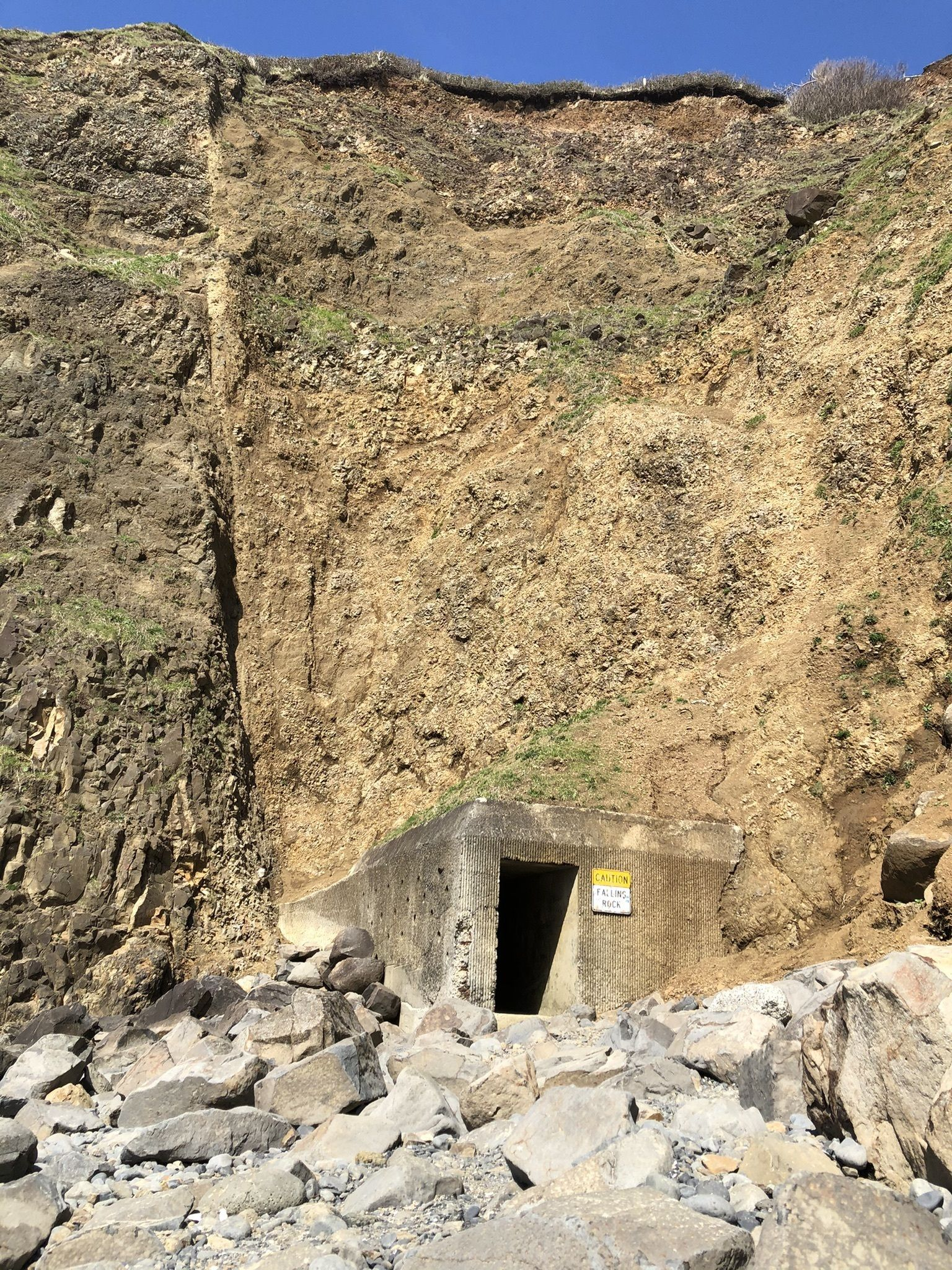 Entrance to Tunnel Beach