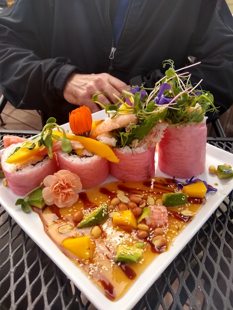 fancy sushi rolls