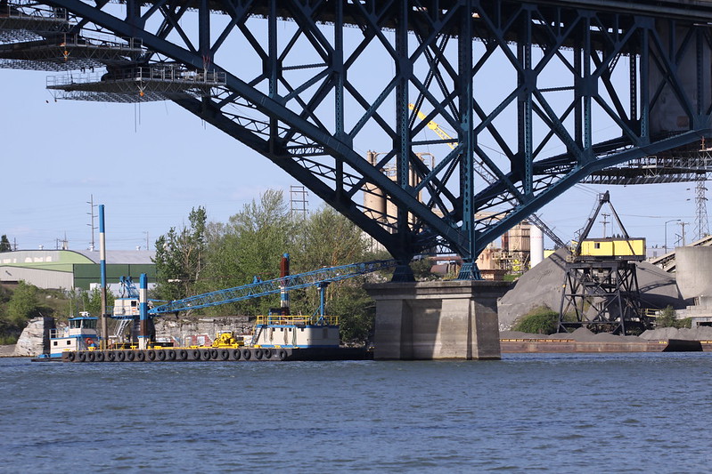 Willamette River under Ross Island Bridge