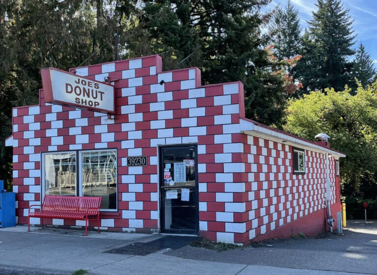 One of Oregon’s Longest-Running Favorite Donut Shops Opened in 1974
