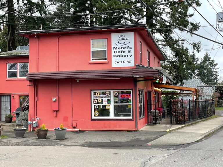 Treat Yourself to Mouthwatering Biscuits and Gravy at This Cozy Bakery Cafe in Oregon