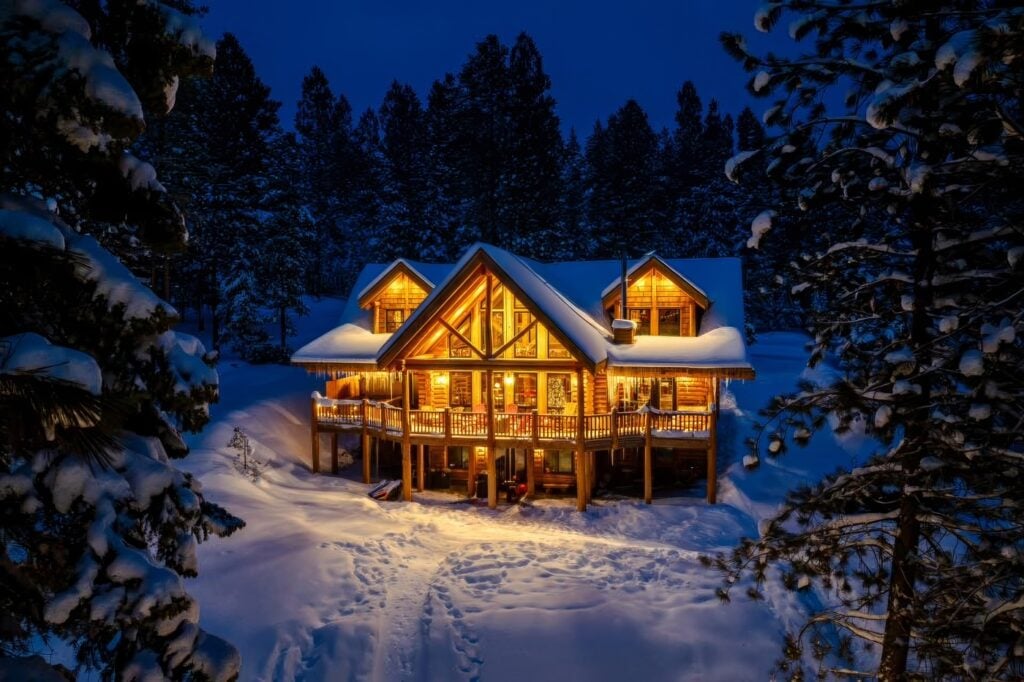 red cone lodge, central oregon, crescent lake, best bed and breakfast, family getaway, romantic getaway, recovery retreats, romantic cabin, forest bathing, things to do, adventures, that oregon life, airbnb, best lodging in oregon