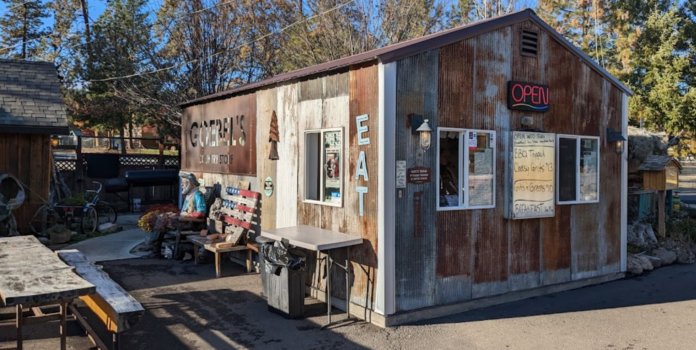 Goebel's Country Store, Shady Cove, Southern Oregon, Medford, Best Barbeque in Oregon, Real Texas BBQ, Off the beaten path, Rogue River, pulled pork, burnt ends, brisket, smoked chicken, family style, restaurants, places to eat