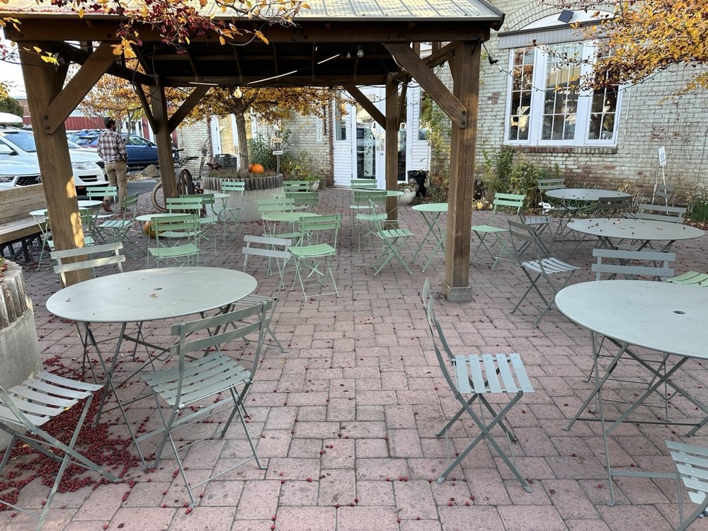 outdoor area at cafe des chutes
