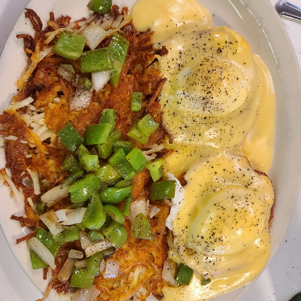 Eggs benedict with hash browns, green peppers and onions. Looks good!