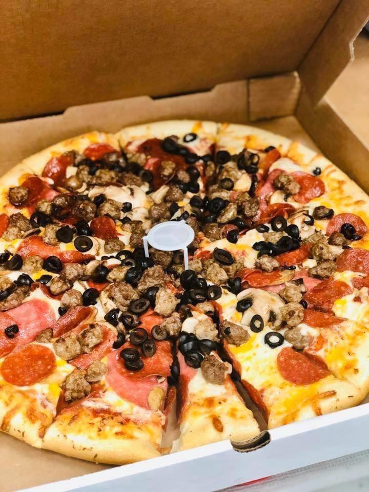 A yummy pizza in a pizza box.