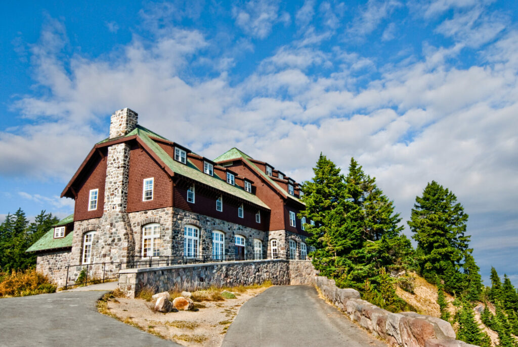 The exterior of Crater Lake Lodge.