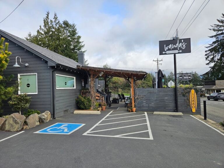 This Unsuspecting Oregon Coast Cafe Is Famous for Their Legendary Cinnamon Rolls