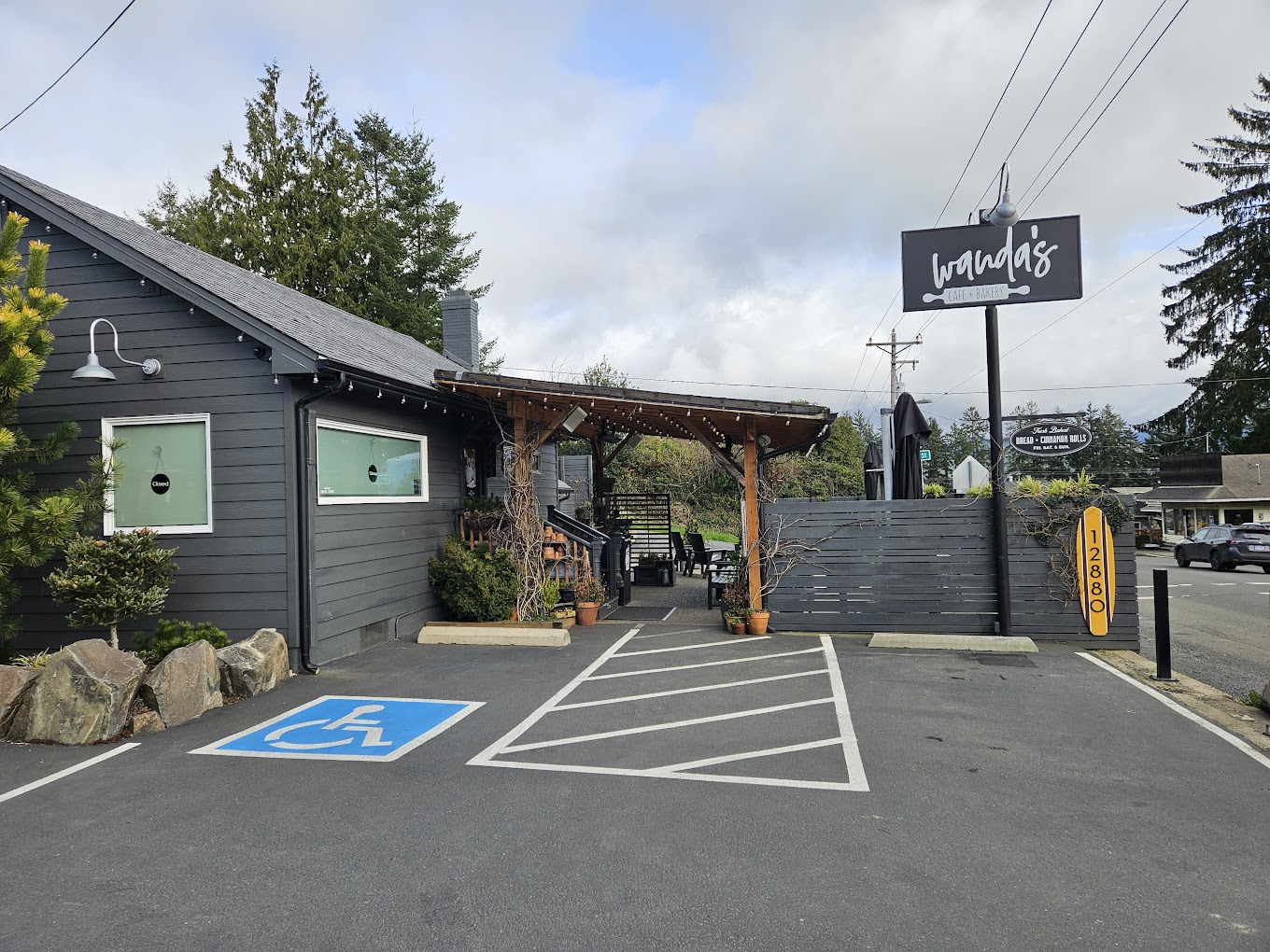 This Unsuspecting Oregon Coast Cafe Is Famous for Their Legendary Cinnamon Rolls
