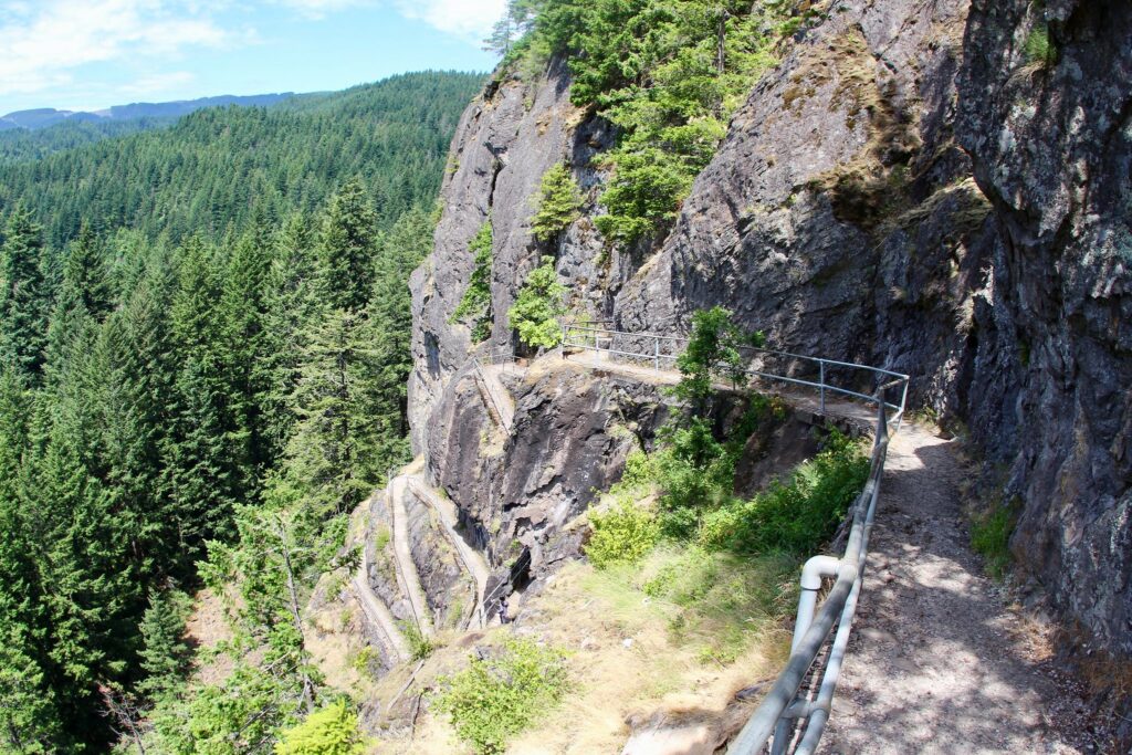 beacon rock, missoula floods, oregon, columbia river gorge, geology, oregon history, interactive map,  prehistory, prehistoric floods