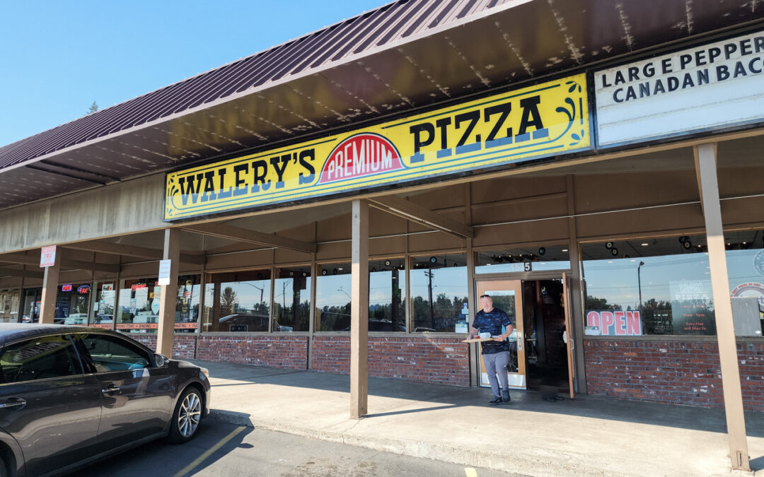 Why Locals Have Stayed Loyal to This Classic Pizza Parlor in Oregon Since 1986