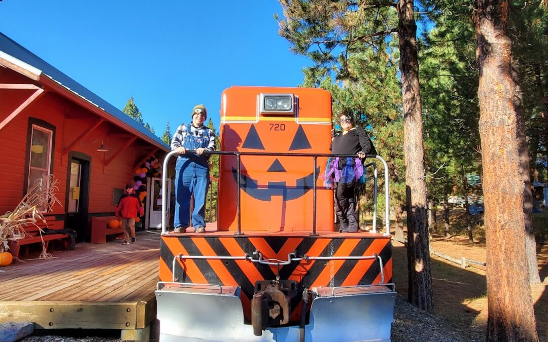 All Aboard! See Oregon’s Stunning Fall Colors on This Historic Train Ride